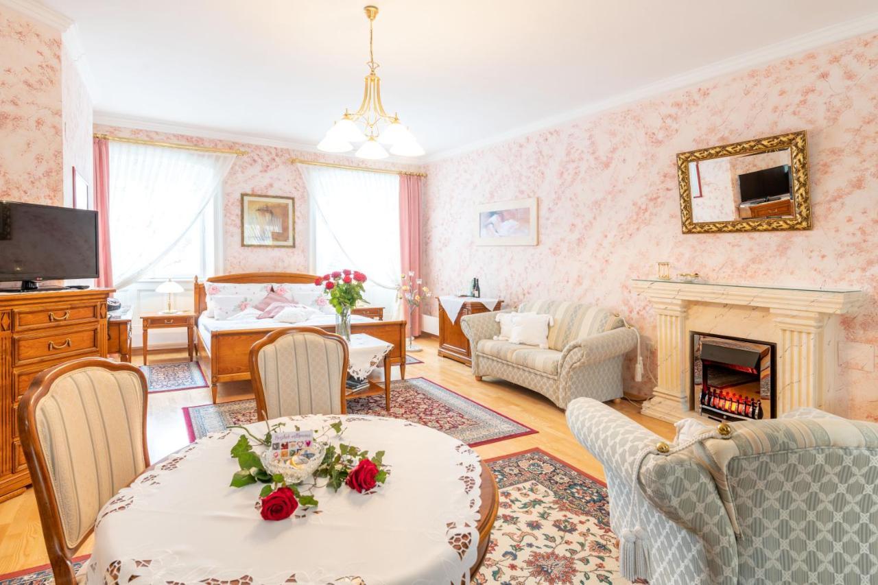 Schlosshotel Rosenau Superior Schloss Rosenau Kültér fotó
